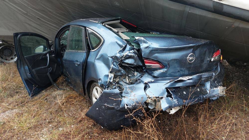 TIR, yolcu otobüsü, polis aracı ve otomobiller çarpıştı: 3 ölü, 10 yaralı 5